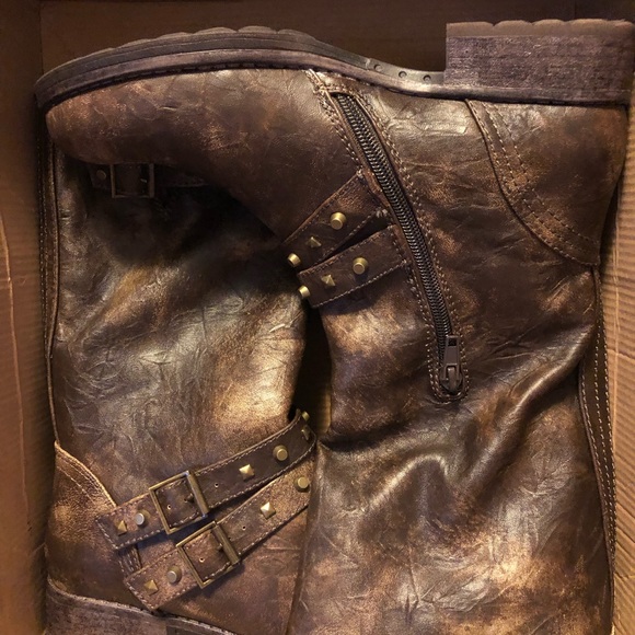 Boots - Picture 2 of 5